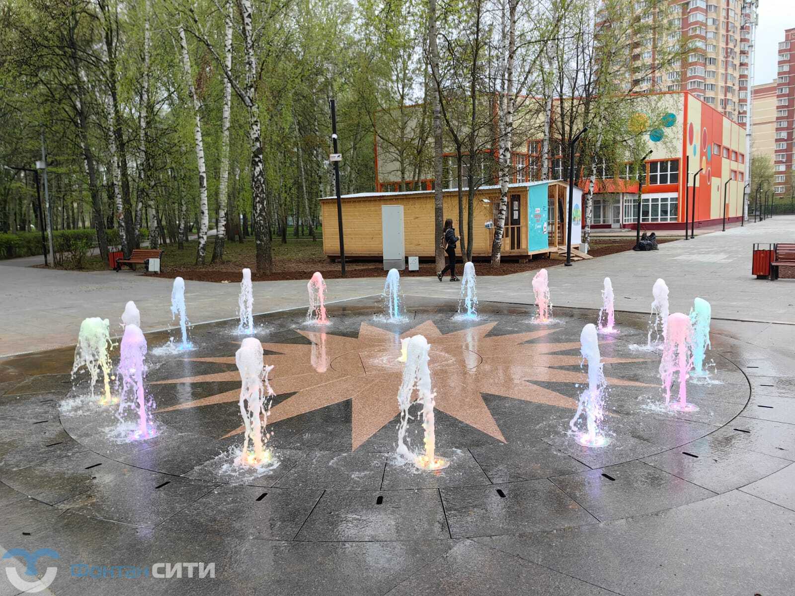 Пешеходный фонтан в Долгопрудном, изображение