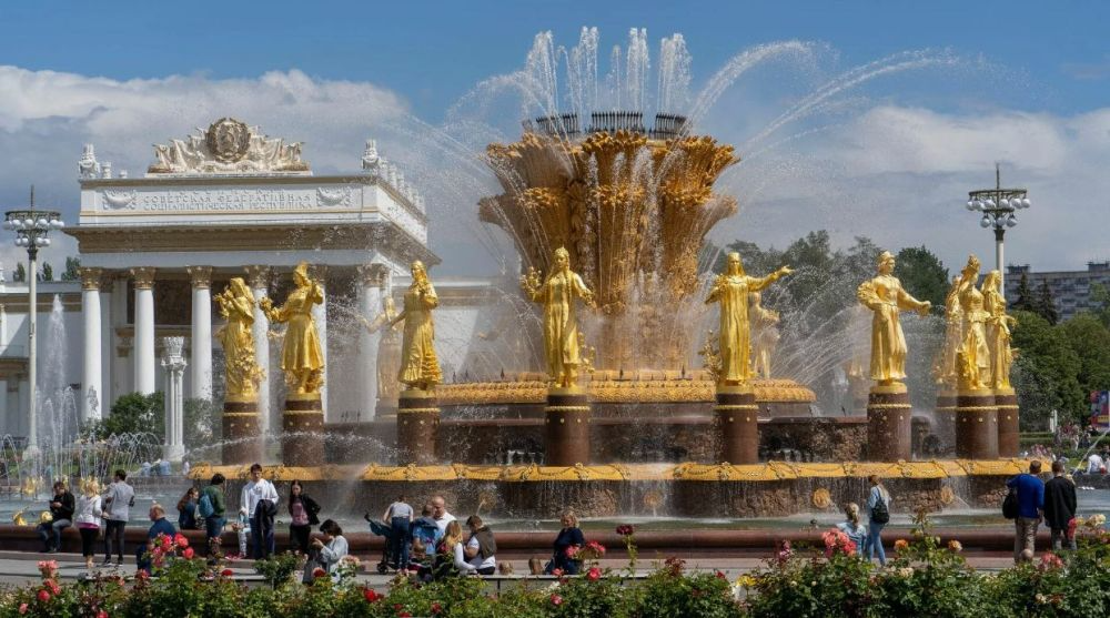 В каком году построили фонтан на ВДНХ в Москве