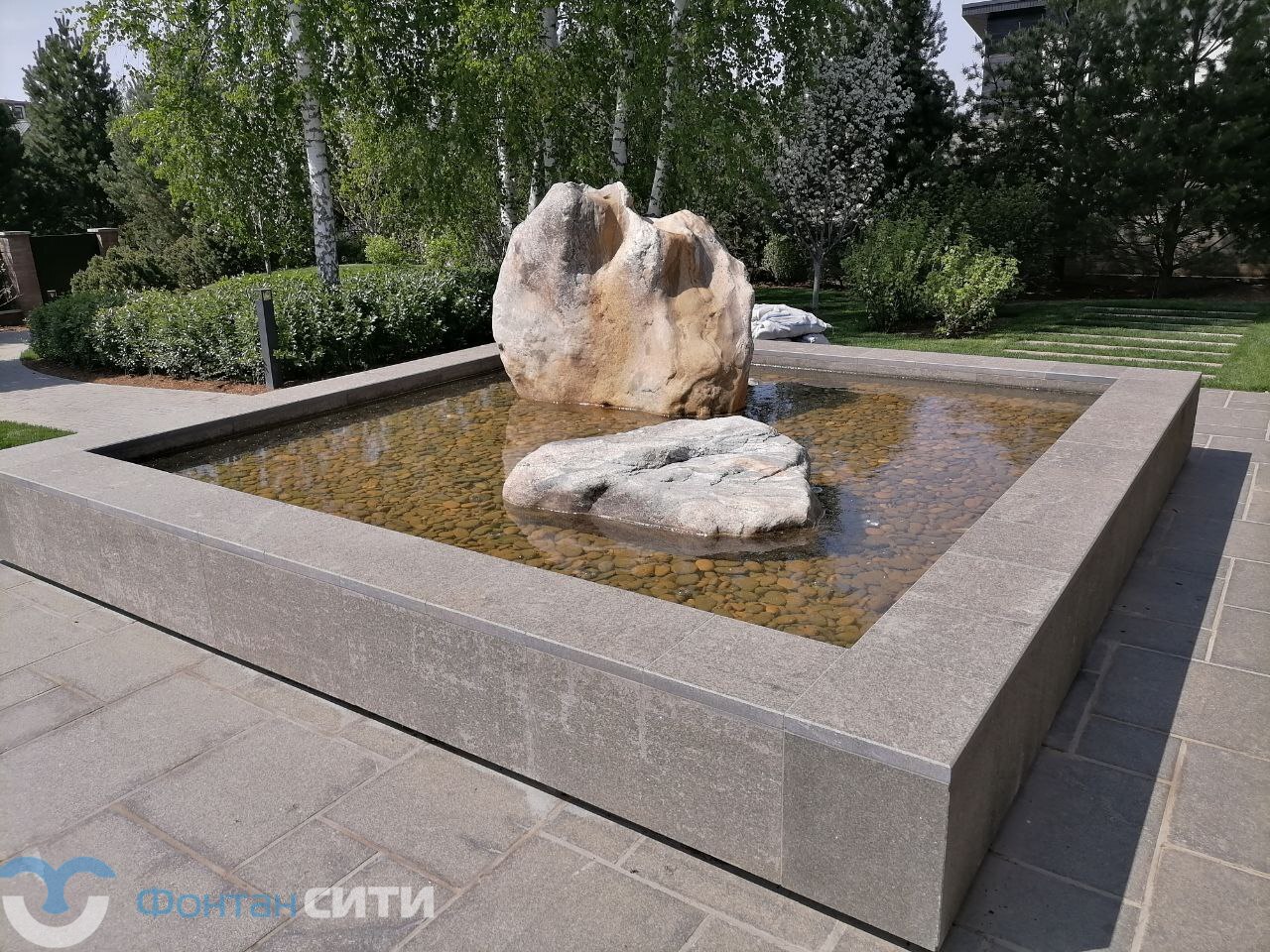 Фонтан с камнями в пос. Раздоры, фотография Фонтан с камнями в пос. Раздоры, изображение