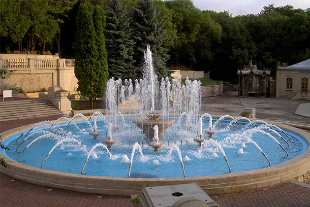 Фонтан в курортном парке г. Ессентуки, изображение