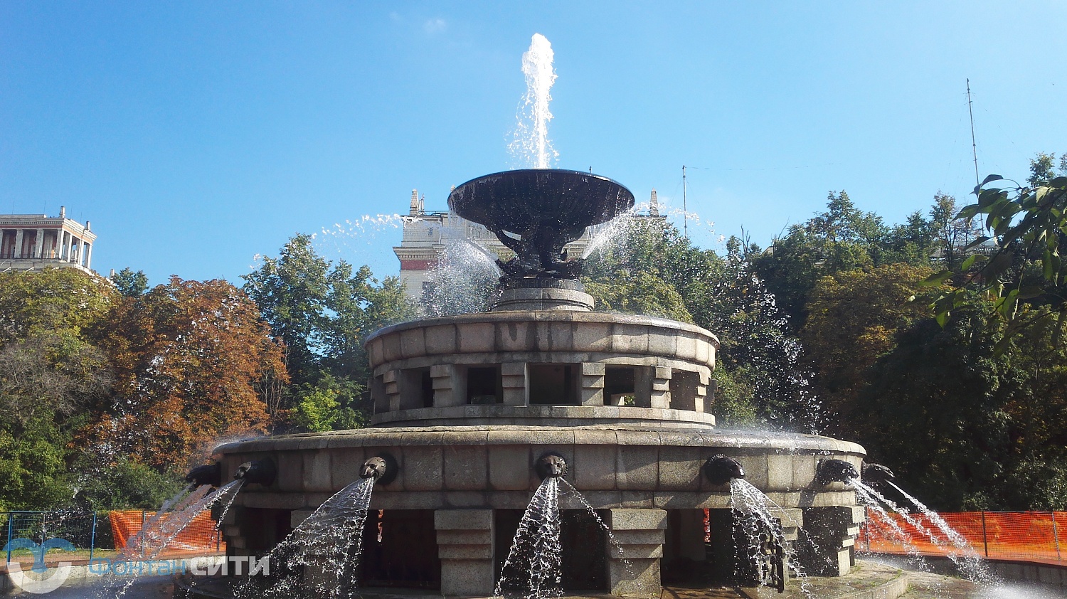 Фонтан у МГУ