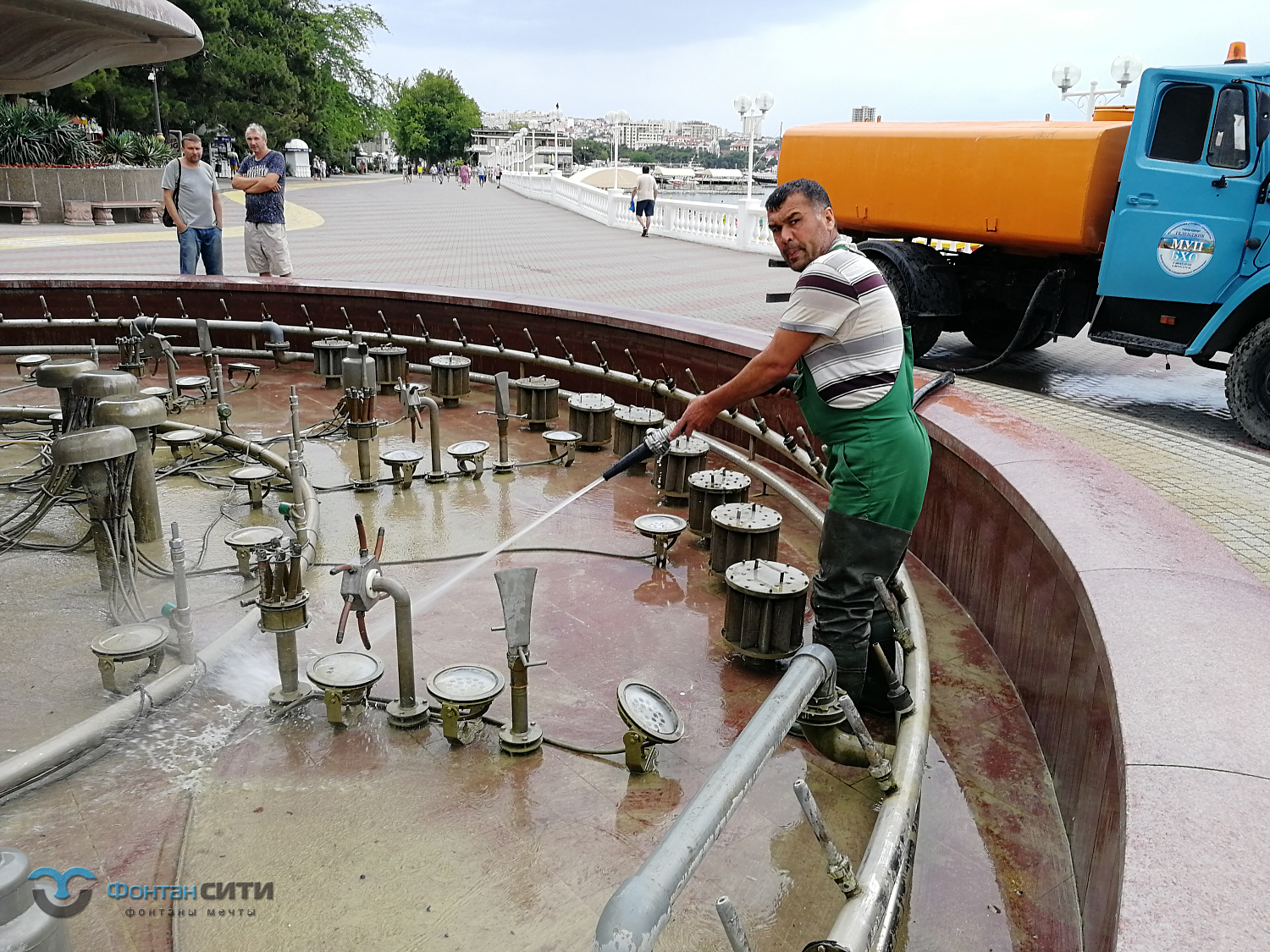 Чистка фонтана от загрязнений