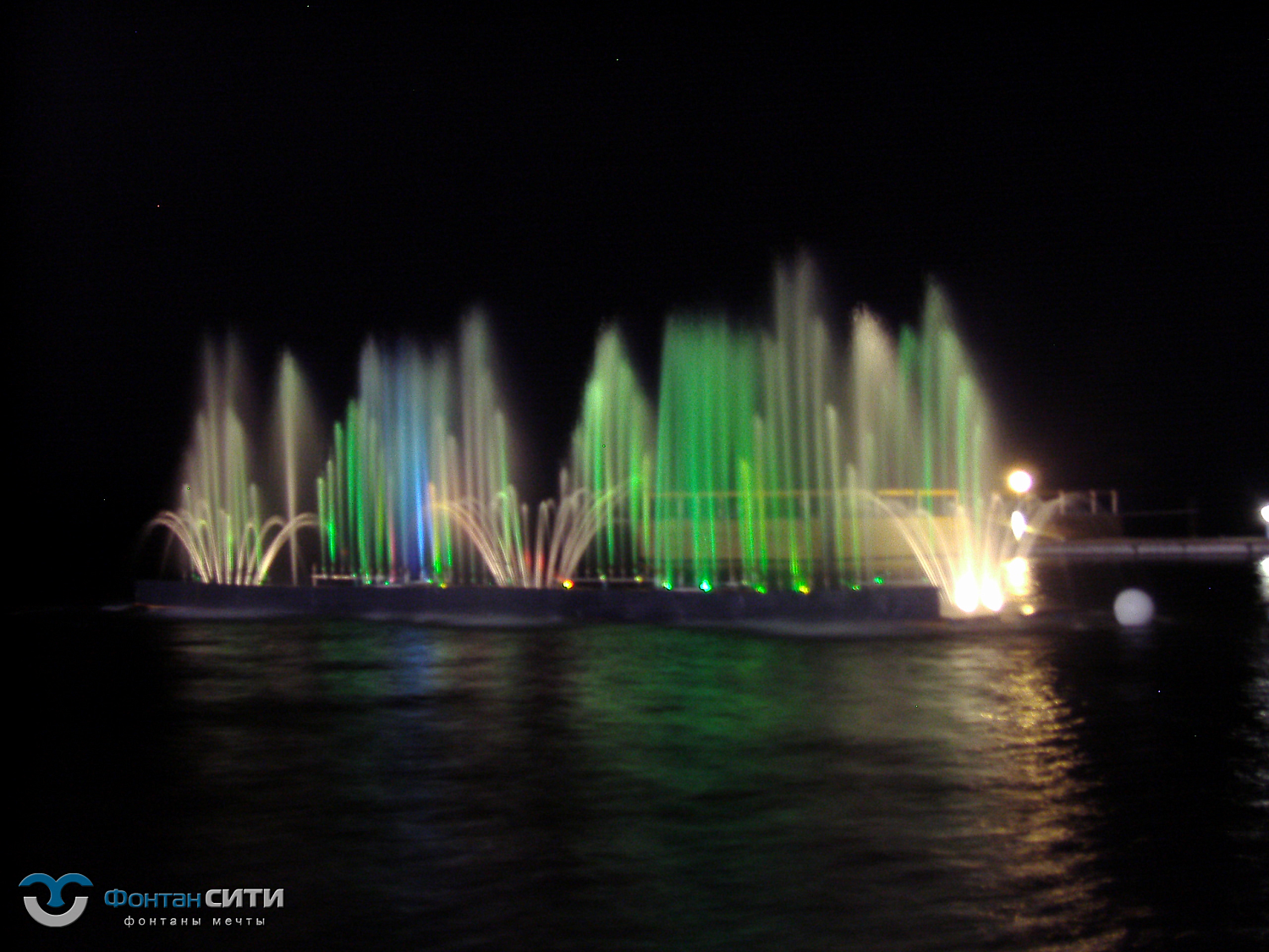 Плавающее фонтанное шоу Яхт клуб